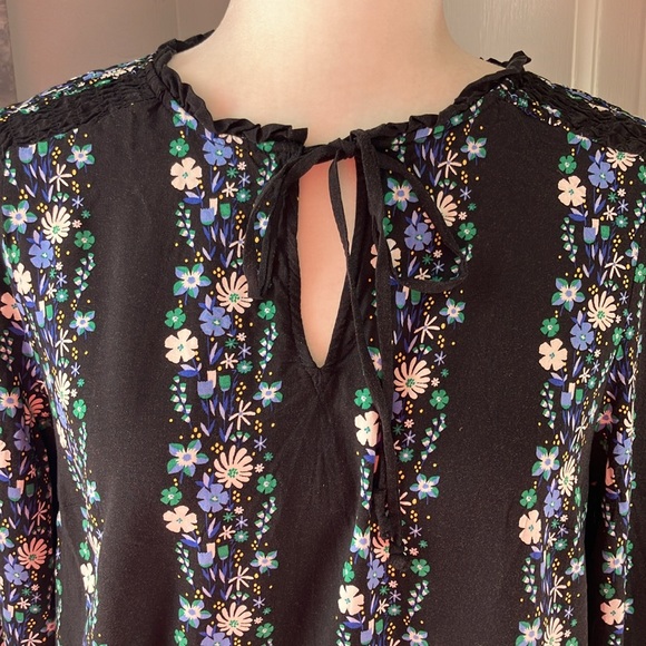 Talbots blouse black and floral with smocked wrists and shoulders EUC M - Picture 2 of 11